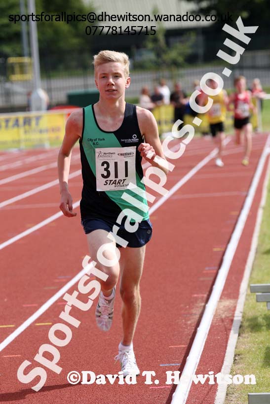 Under-17 mens 3000 metres. Photo: David T. Hewitson/Sports for All Pics